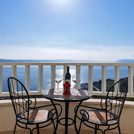 Lilly Podgora (Split-Dalmatia)