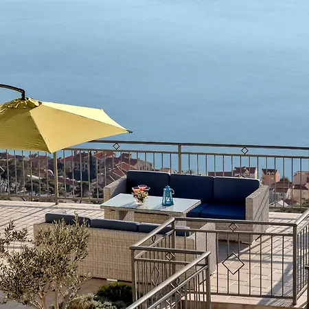 Lilly * Podgora (Split-Dalmatia)